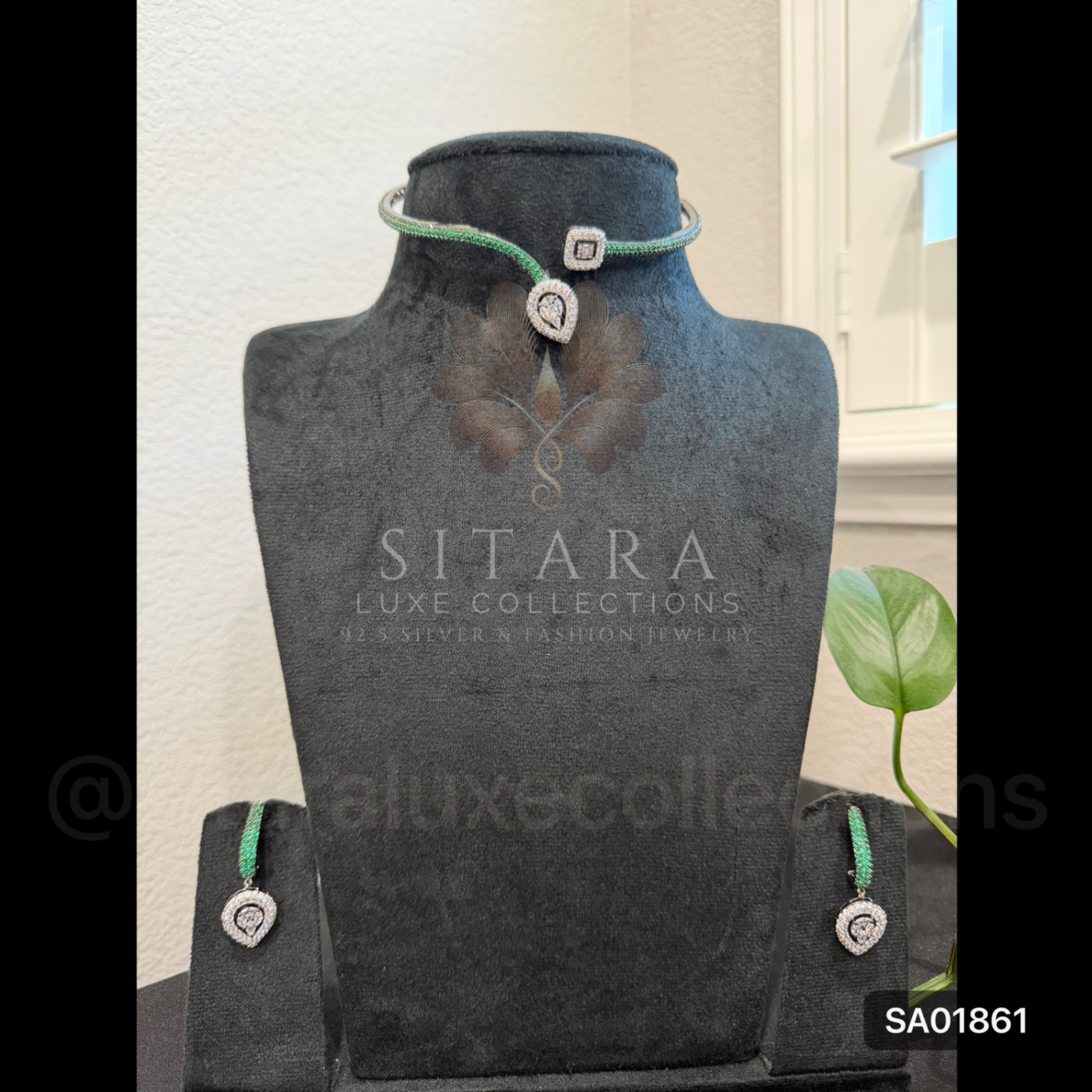 Cocktail Style CZ Openable Choker Set