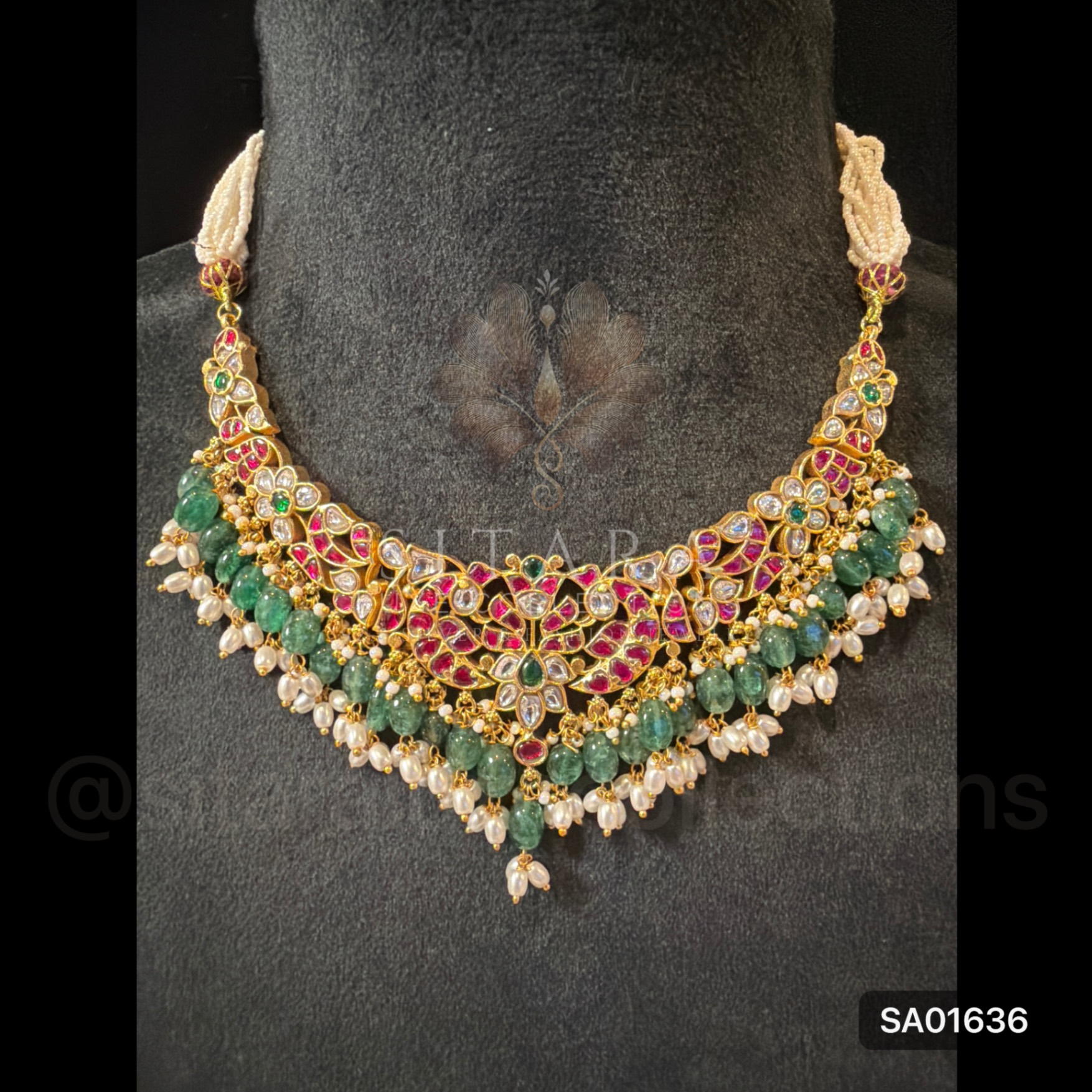 Jadau Kundan Necklace With Pearls Side