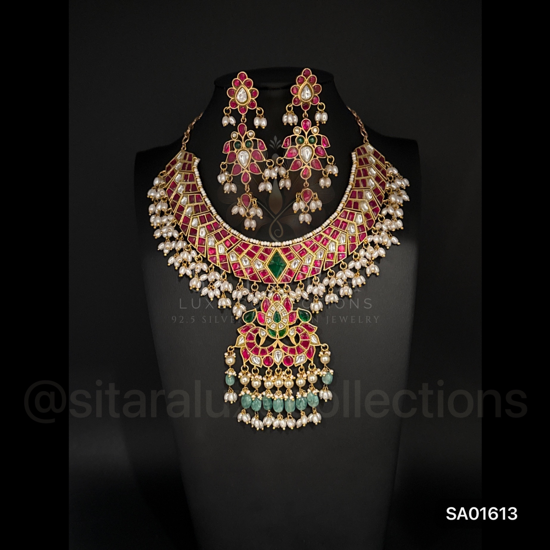 Chia Outline Rice Pearls Necklace Set
