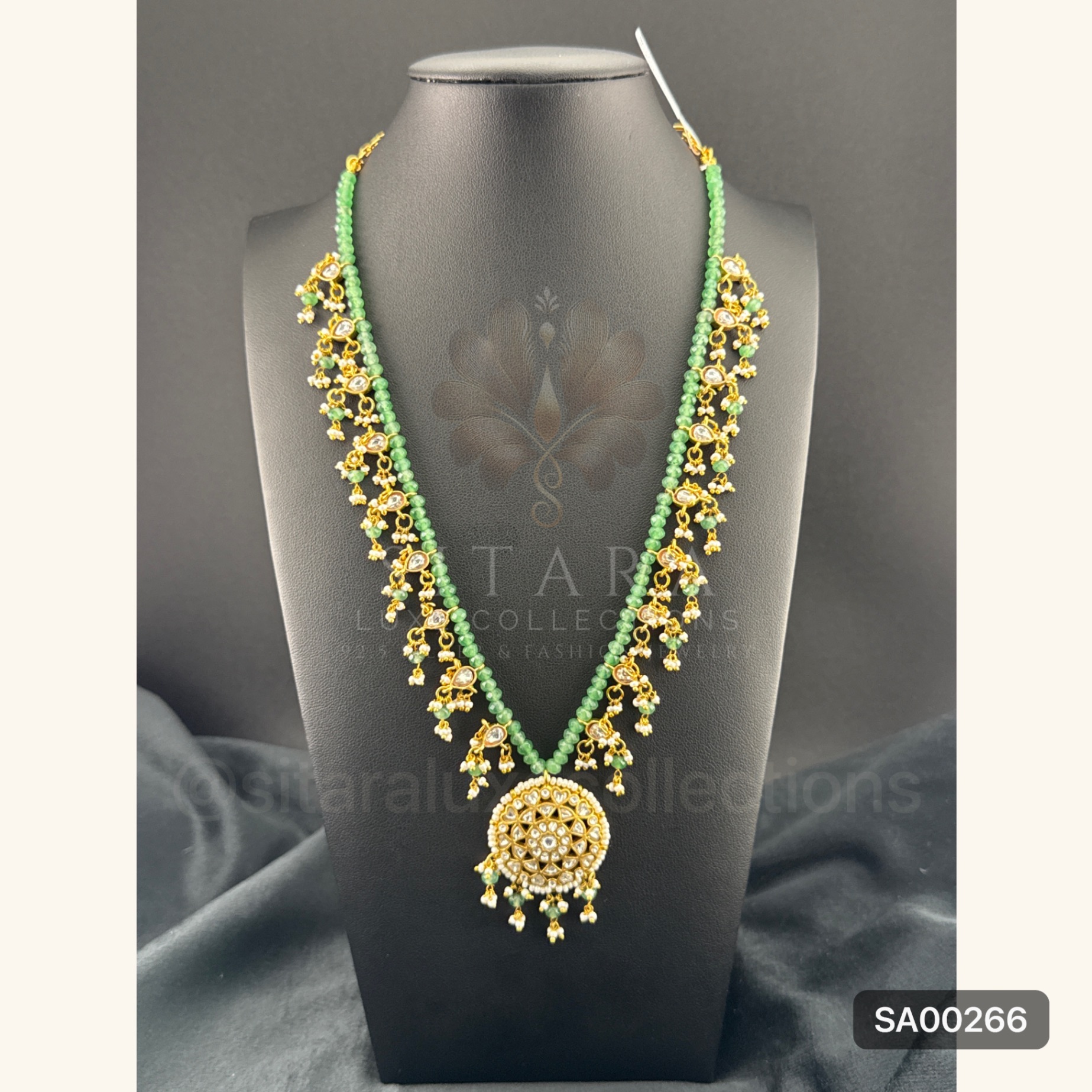 White Jadau Necklace With Green Beads
